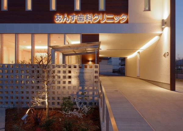 兵庫県の建築家で設計事務所が設計した豊岡市の高断熱歯科医院