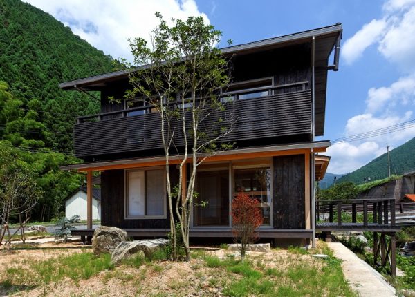 兵庫県の建築家で設計事務所が設計した岡山県西粟倉村の注文住宅