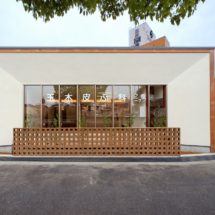 兵庫県の建築家で設計事務所が設計した明石市玉木皮ふ科